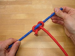 Kreuzknoten öffnen, 2. Schritt